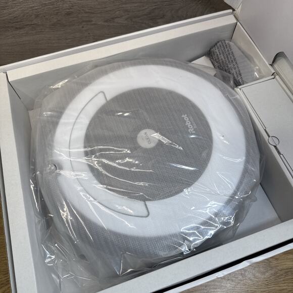 *Brand New in Box* iRobot Roomba 695 WiFi Connected Robotic Vacuum - Picture 4 of 9